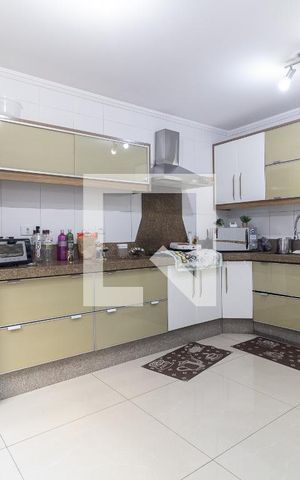 Casa à venda com 130m², 3 quartos e 2 vagas Casa à venda com 130m², 3 quartos e 2 vagasCozinha
