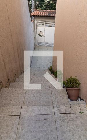 Casa à venda com 130m², 3 quartos e 2 vagas Casa à venda com 130m², 3 quartos e 2 vagasEscada