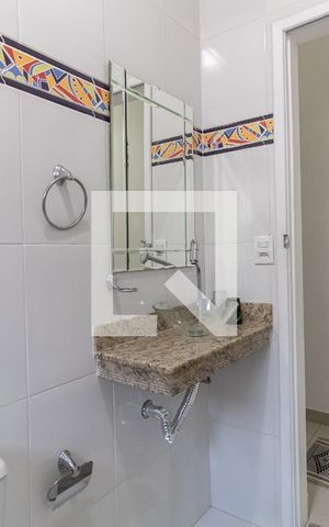 Casa à venda com 130m², 3 quartos e 2 vagas Casa à venda com 130m², 3 quartos e 2 vagasBanheiro Social