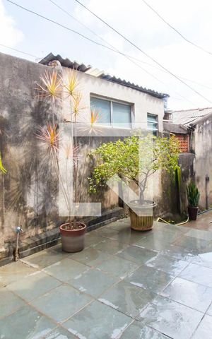 Casa para alugar com 100m², 2 quartos e sem vaga Casa para alugar com 100m², 2 quartos e sem vagaQuintal