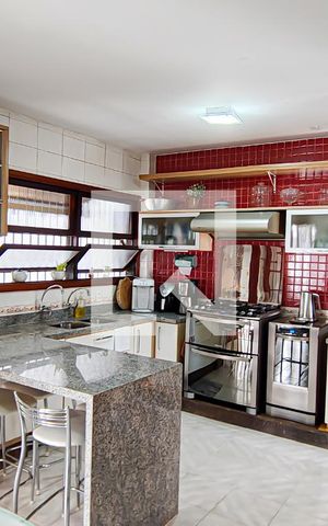Casa à venda com 563m², 4 quartos e 5 vagas Casa à venda com 563m², 4 quartos e 5 vagascozinha
