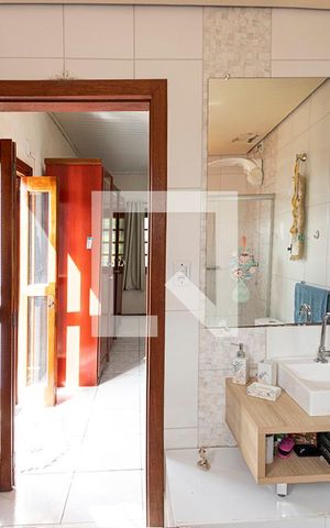 Casa à venda com 260m², 3 quartos e 3 vagasBanheiro da Suíte