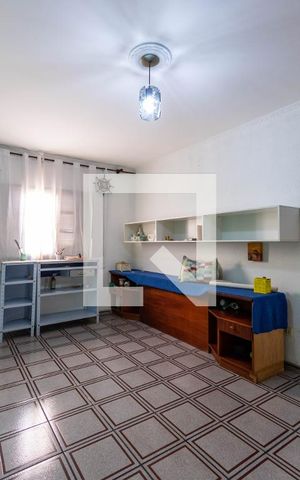 Casa à venda com 270m², 5 quartos e 5 vagas Casa à venda com 270m², 5 quartos e 5 vagasQuarto