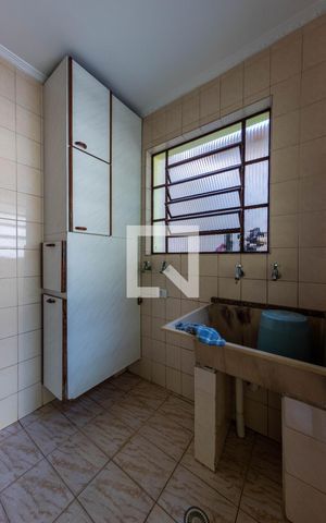 Casa à venda com 270m², 5 quartos e 5 vagas Casa à venda com 270m², 5 quartos e 5 vagasÁrea de serviço