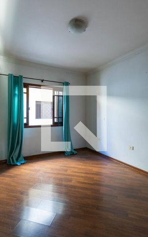 Casa à venda com 270m², 5 quartos e 5 vagas Casa à venda com 270m², 5 quartos e 5 vagasQuarto