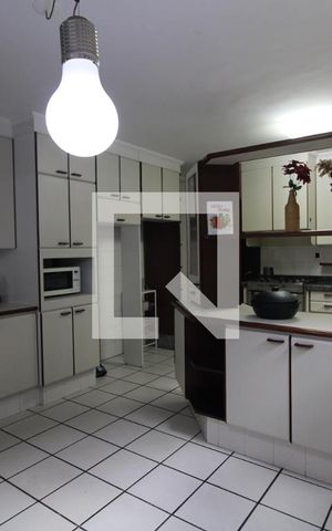 Casa à venda com 386m², 4 quartos e 4 vagasCozinha