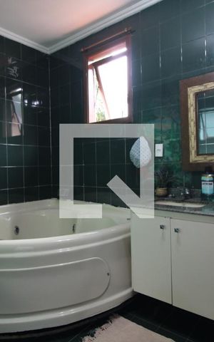 Casa à venda com 386m², 4 quartos e 4 vagasBanheiro da suíte 1