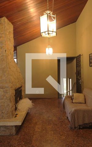 Casa à venda com 386m², 4 quartos e 4 vagasÁrea entre os quartos