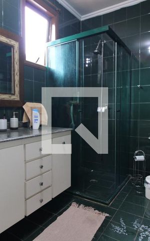 Casa à venda com 386m², 4 quartos e 4 vagasBanheiro da suíte 1