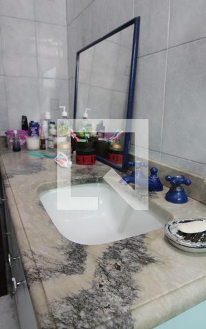 Casa à venda com 386m², 4 quartos e 4 vagasPia banheiro da suíte 2