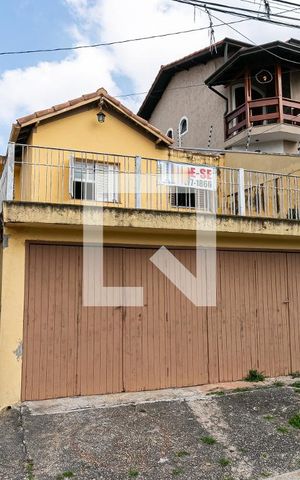 Casa à venda com 130m², 3 quartos e 2 vagas Casa à venda com 130m², 3 quartos e 2 vagasFachada
