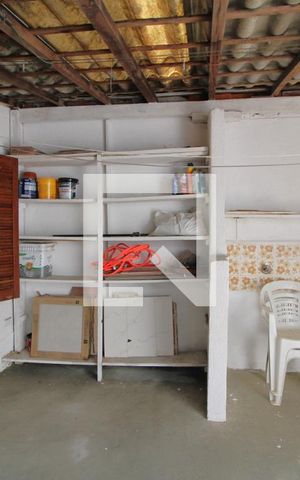 Casa para alugar com 72m², 2 quartos e 2 vagasFundos da casa