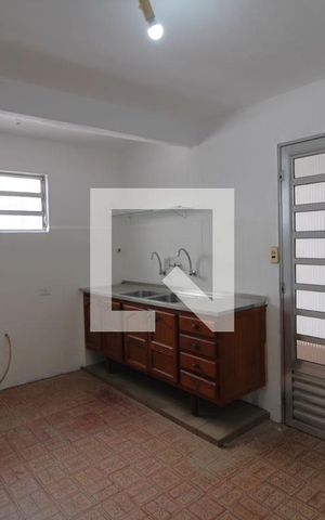 Casa para alugar com 72m², 2 quartos e 2 vagasCozinha