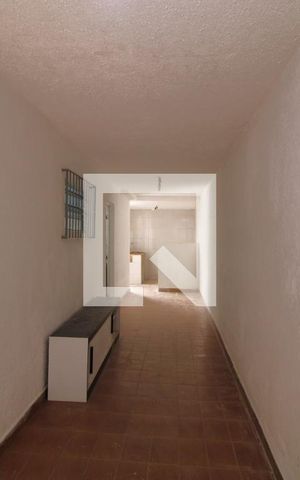 Casa para alugar com 72m², 2 quartos e 2 vagasQuintal lateral
