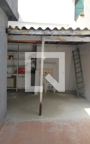 Casa para alugar com 72m², 2 quartos e 2 vagasFundos da casa