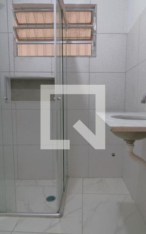Casa para alugar com 72m², 2 quartos e 2 vagasBanheiro