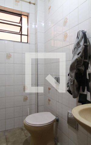 Casa à venda com 170m², 3 quartos e 1 vagaBanheiro 2