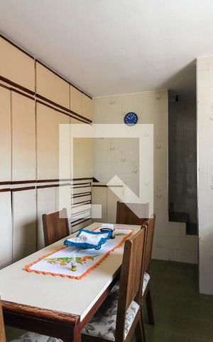 Casa à venda com 360m², 4 quartos e 1 vaga Casa à venda com 360m², 4 quartos e 1 vagaCozinha