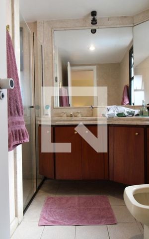 Apartamento à venda com 155m², 4 quartos e 3 vagasBanheiro da suíte 1 