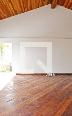 Casa à venda com 900m², 3 quartos e 3 vagasSala