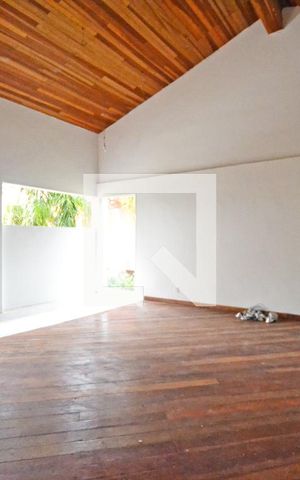 Casa à venda com 900m², 3 quartos e 3 vagasSala