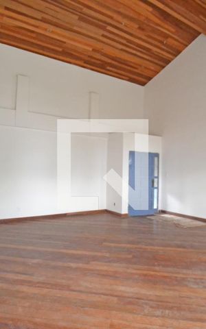 Casa à venda com 900m², 3 quartos e 3 vagasSala