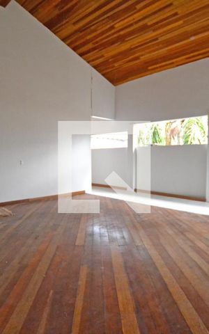 Casa à venda com 900m², 3 quartos e 3 vagasSala