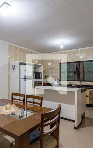 Casa à venda com 224m², 3 quartos e 4 vagas Casa à venda com 224m², 3 quartos e 4 vagasCozinha