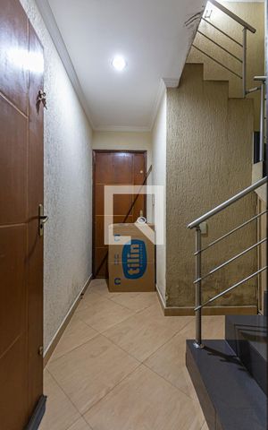 Casa à venda com 224m², 3 quartos e 4 vagas Casa à venda com 224m², 3 quartos e 4 vagasEscada Garagem