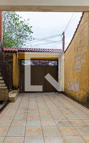 Casa à venda com 224m², 3 quartos e 4 vagas Casa à venda com 224m², 3 quartos e 4 vagasGaragem