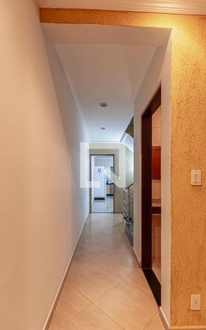 Casa à venda com 224m², 3 quartos e 4 vagas Casa à venda com 224m², 3 quartos e 4 vagasCorredor