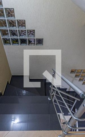 Casa à venda com 224m², 3 quartos e 4 vagas Casa à venda com 224m², 3 quartos e 4 vagasEscada Garagem