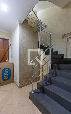 Casa à venda com 224m², 3 quartos e 4 vagas Casa à venda com 224m², 3 quartos e 4 vagasEscada Garagem