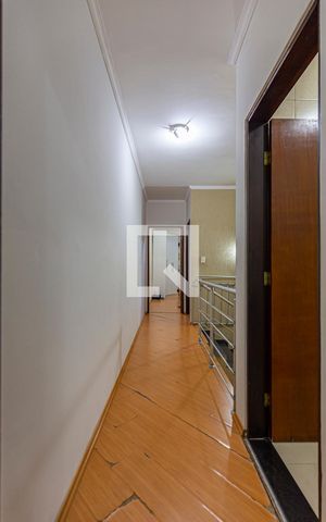 Casa à venda com 224m², 3 quartos e 4 vagas Casa à venda com 224m², 3 quartos e 4 vagasEscada Dormitórios