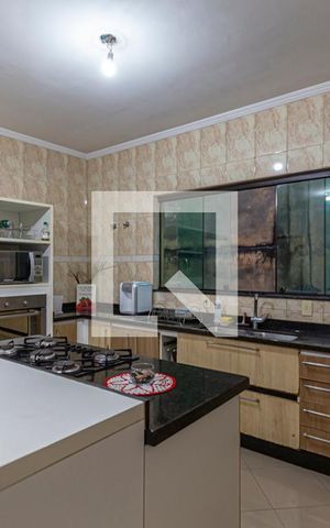 Casa à venda com 224m², 3 quartos e 4 vagas Casa à venda com 224m², 3 quartos e 4 vagasCozinha