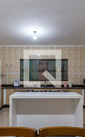 Casa à venda com 224m², 3 quartos e 4 vagas Casa à venda com 224m², 3 quartos e 4 vagasCozinha