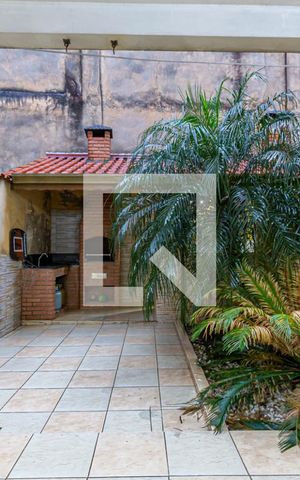 Casa à venda com 224m², 3 quartos e 4 vagas Casa à venda com 224m², 3 quartos e 4 vagasQuintal Fundos