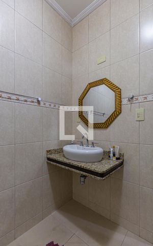 Casa à venda com 224m², 3 quartos e 4 vagas Casa à venda com 224m², 3 quartos e 4 vagasBanheiro