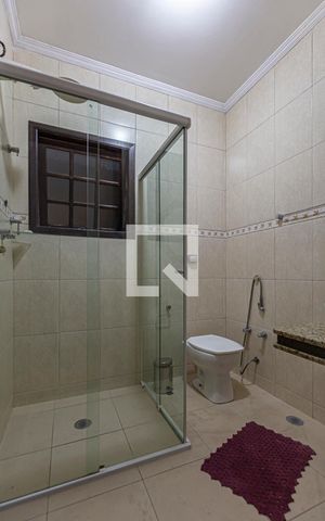 Casa à venda com 224m², 3 quartos e 4 vagas Casa à venda com 224m², 3 quartos e 4 vagasBanheiro