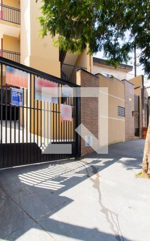 Apartamento à venda com 40m², 2 quartos e sem vaga Apartamento à venda com 40m², 2 quartos e sem vagaFachada