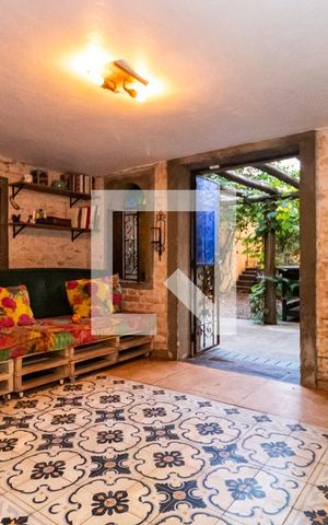 Casa à venda com 200m², 3 quartos e 1 vaga Casa à venda com 200m², 3 quartos e 1 vagaSubsolo - Sala