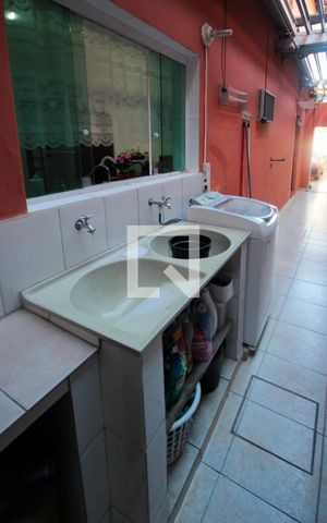 Casa à venda com 160m², 3 quartos e 2 vagasÁrea de Serviço