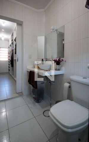 Casa à venda com 160m², 3 quartos e 2 vagasSuíte