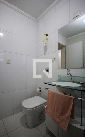 Casa à venda com 160m², 3 quartos e 2 vagasBanheiro Social - 1º Piso
