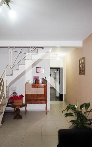 Casa à venda com 160m², 3 quartos e 2 vagasSala