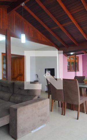 Casa à venda com 250m², 3 quartos e 4 vagasSala