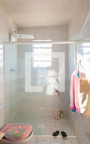 Casa à venda com 200m², 2 quartos e 1 vagaBanheiro