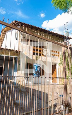 Casa à venda com 200m², 2 quartos e 1 vagaFachada