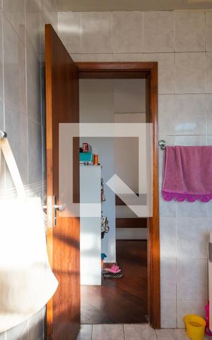 Casa à venda com 200m², 2 quartos e 1 vagaBanheiro