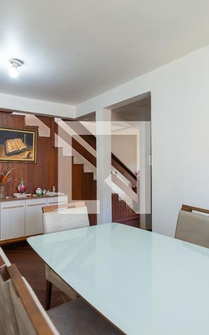 Casa à venda com 200m², 2 quartos e 1 vagaSala